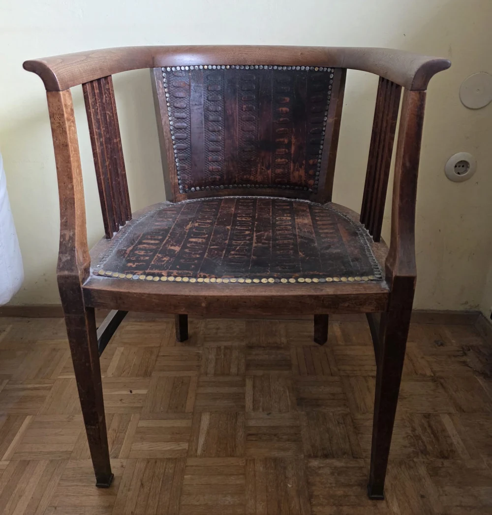 Jugendstil-Armlehnstuhl mit geprägtem Leder, ca. 1910/20