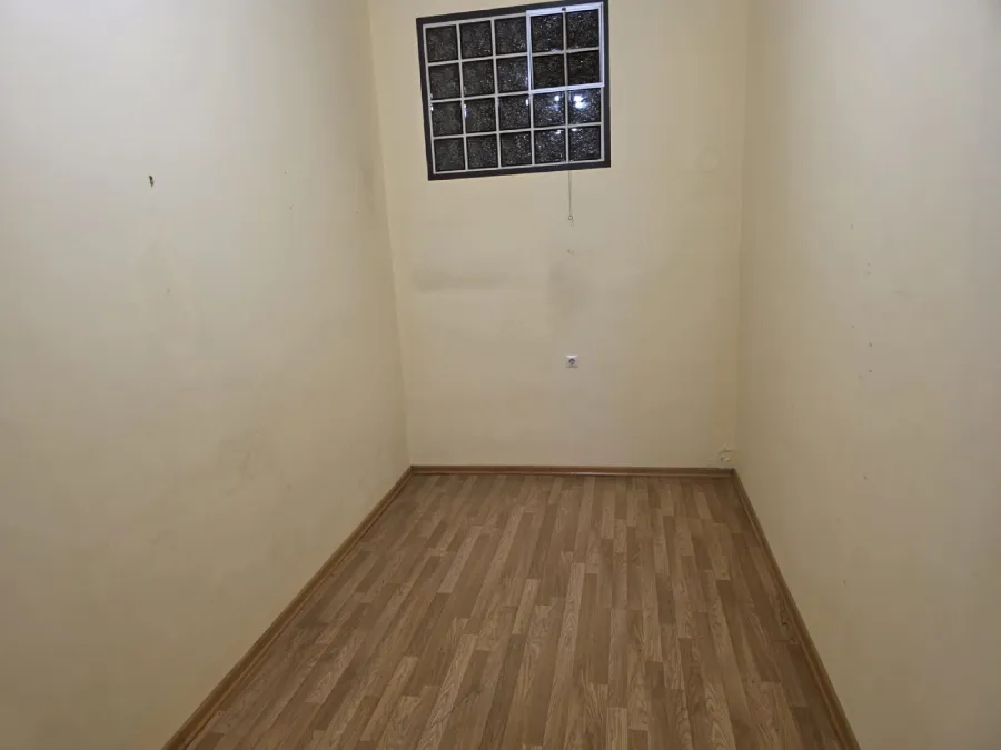 Seitliches Zimmer in Mariahilf nach der Räumung