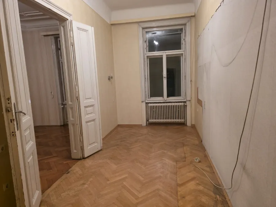 Großer Wohnbereich der Verlassenschaft in 1060 Wien nach der Räumung