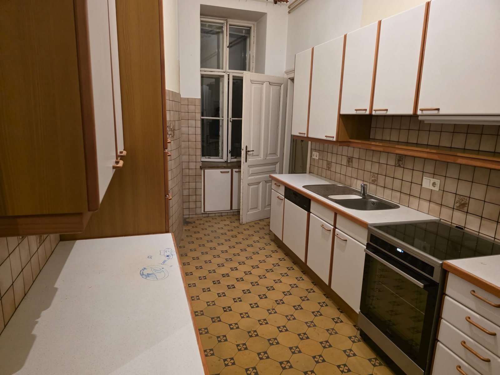 Küche im 9. Bezirk nach der Entrümpelung – freie Flächen und klare Ordnung