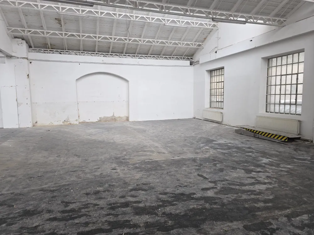 Badeanlage in Baden nach der Generalreinigung – sauber und frei