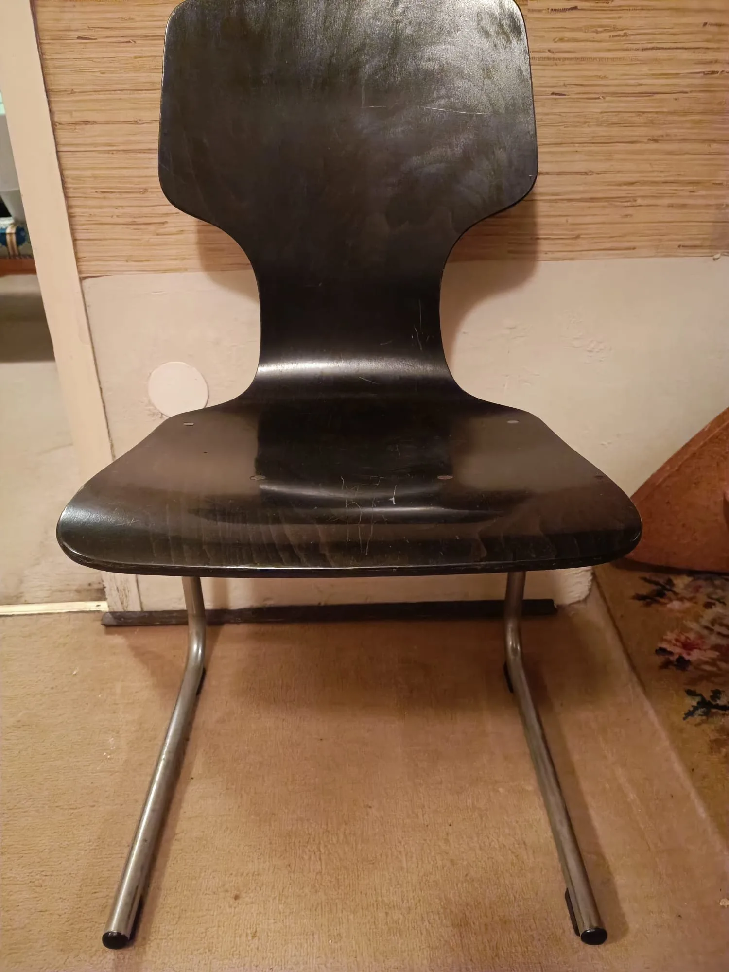 Vintage Designstuhl Ankauf Wien: Pagholz-Stuhl Modell 410-20 von Elmar Flötotto in Schwarz.