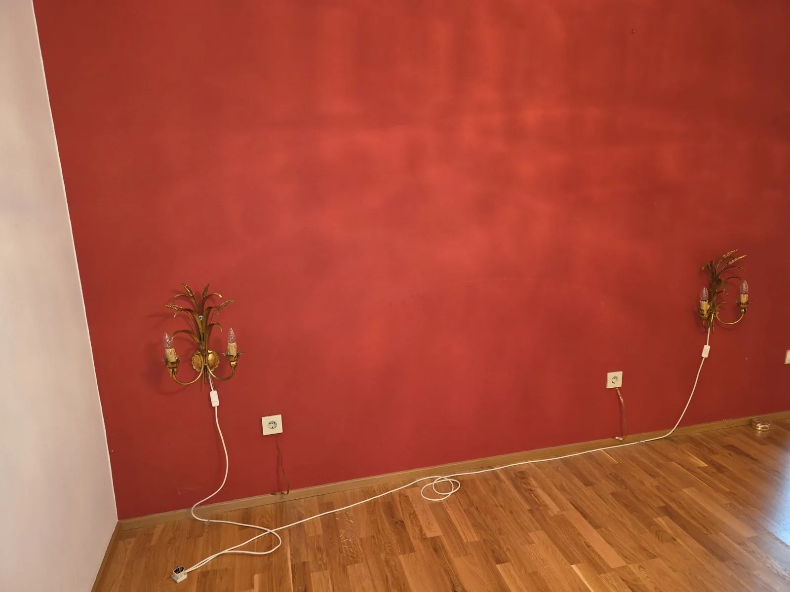 Wandleuchten Ankauf Wien: vergoldete Vintage-Wandleuchte aus Tole im Ährenmotiv, zweiflammig.
